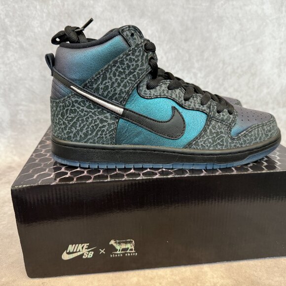 Athletic_Shoes